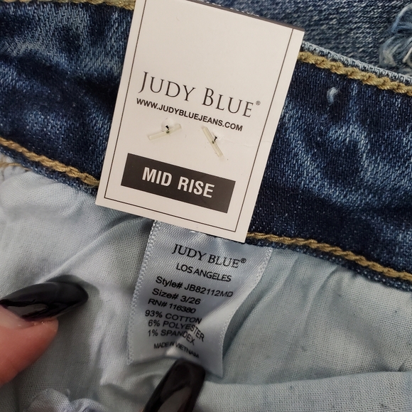 Judy Blue Mid Rise Boyfriend Fit with Stretch Sz 3/26 NWT Distressed MD Wash - Picture 5 of 12